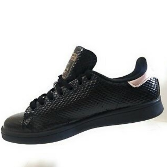 black and gold adidas shoes womens